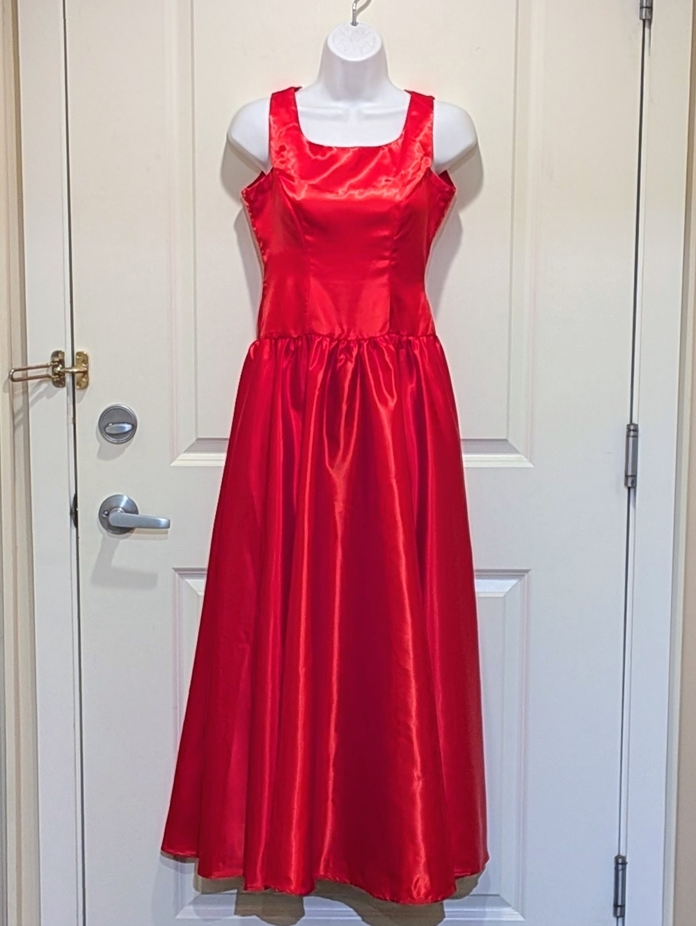 EUC 80s Raymi Huliganga XS Bright Red Vintage Satin Gown with Massive Back Bow